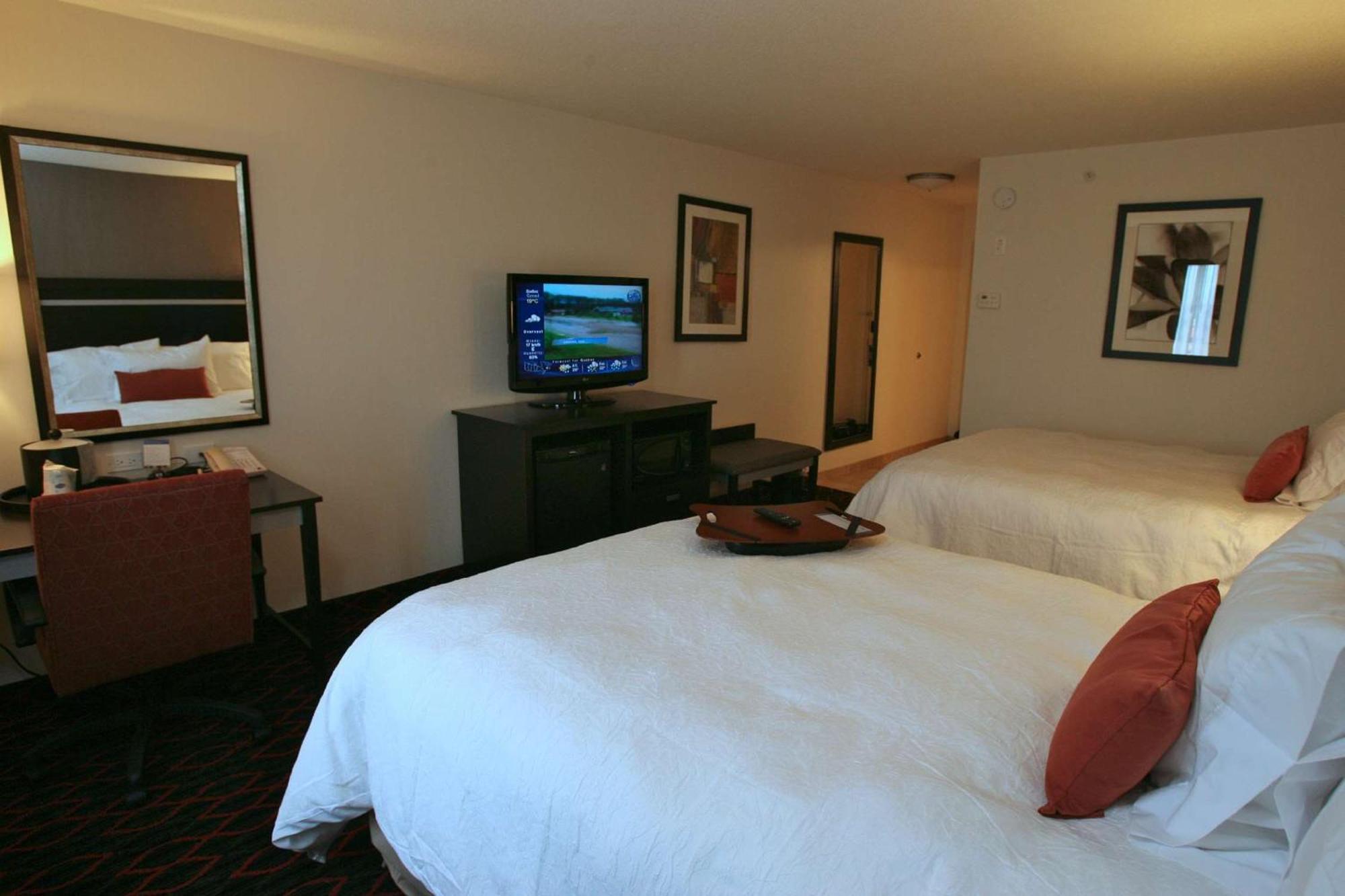 Hampton Inn & Suites Red Deer Extérieur photo